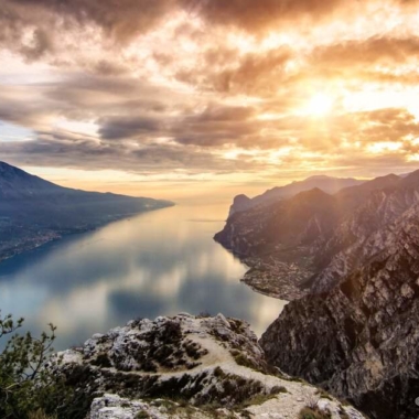 punta larici al tramonto foto di garda trentino